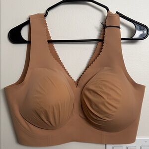 Elegant Seamless Tan Bra